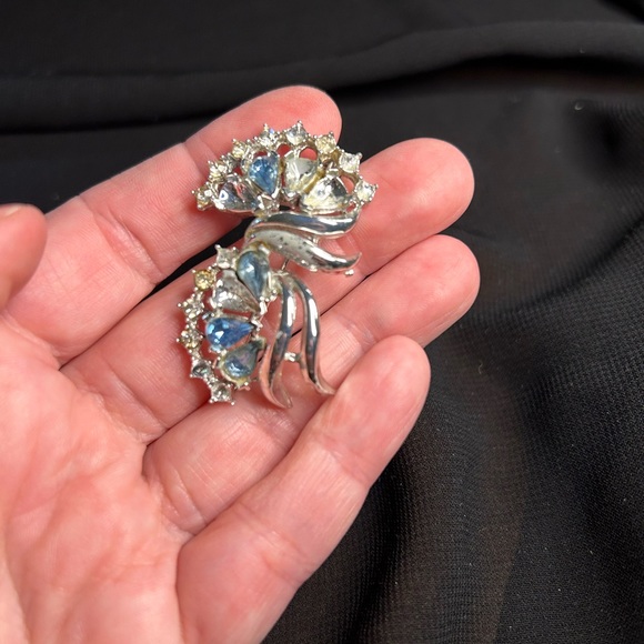 VTG Silver Tone Metal and Rhinestone brooch. AS IS, missing stones - Picture 5 of 6